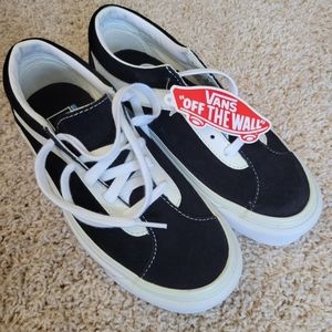 Vans Suede Low Top Sneakers, Black Size 6.5